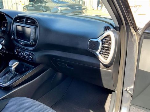 Used 2024 Kia Soul LX w/ Option Group 015 image 17