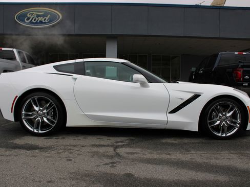 Used 2019 Chevrolet Corvette Stingray Coupe w/ 1LT image 2
