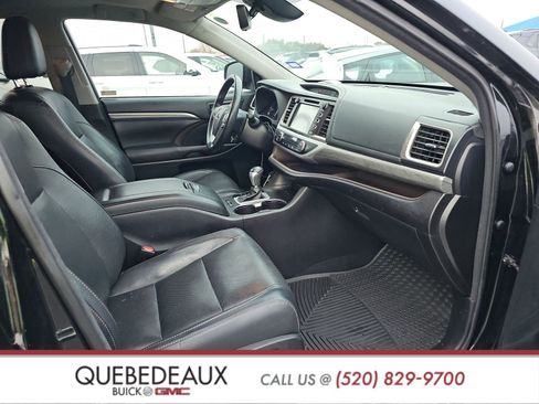 Used 2017 Toyota Highlander Limited image 8