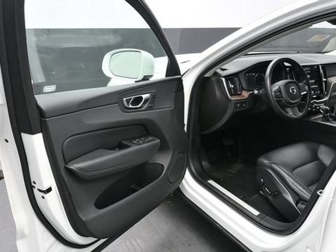 Used 2021 Volvo XC60 T6 Momentum AWD/4WD image 28