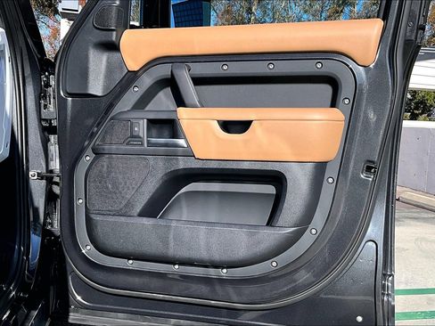 Used 2025 Land Rover Defender 110 S image 28