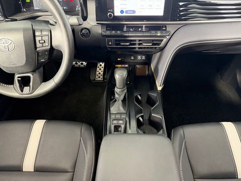 Used 2025 Toyota Camry SE image 16