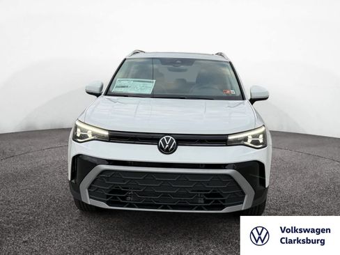 New 2026 Volkswagen Taos SE image 8