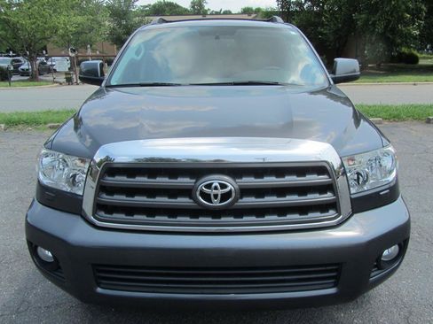 Used 2011 Toyota Sequoia SR5 w/ Premium Pkg AWD/4WD image 4