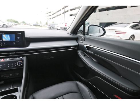 Certified 2025 Hyundai Sonata Limited FWD image 12