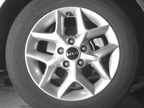 Used 2025 Kia Soul LX w/ LX Technology Package FWD image 13
