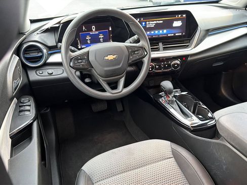 Used 2024 Chevrolet Trax LT FWD image 18