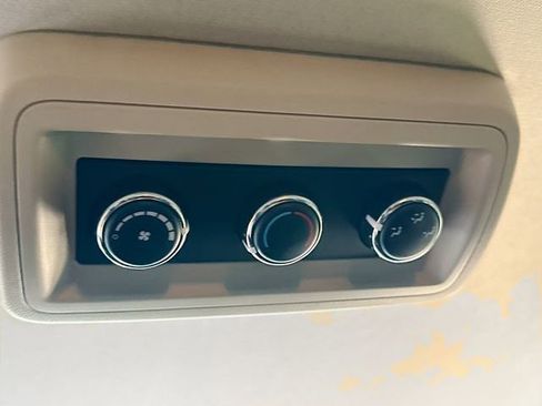 Used 2018 Dodge Grand Caravan SE w/ UConnect Hands-Free Group image 24