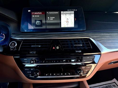 Used 2018 BMW M550i xDrive image 27