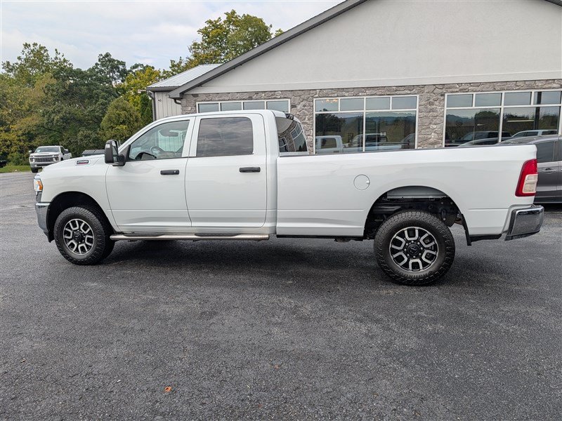 Used 2024 RAM 2500 Tradesman w/ Chrome Appearance Group AWD/4WD image 4