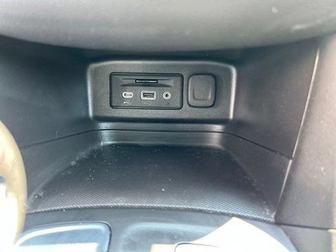 Used 2023 Chevrolet Equinox LT FWD image 32
