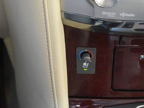 Used 2013 Lexus LX 570 4WD w/ Luxury Pkg image 30