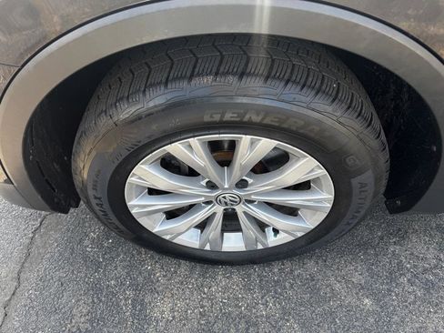 Used 2019 Volkswagen Tiguan SE w/ Panoramic Sunroof Package image 2