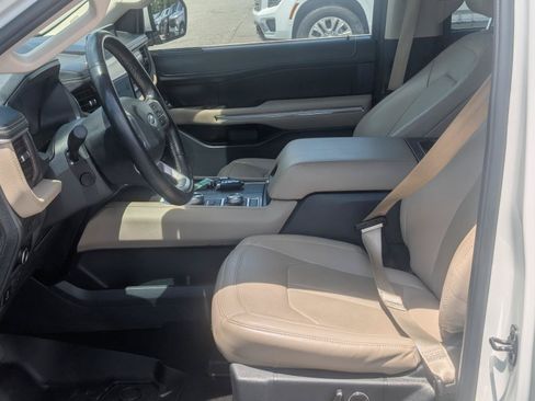 Used 2024 Ford Expedition Limited AWD/4WD image 12