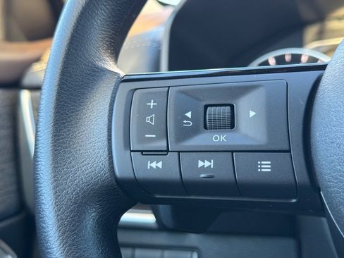 Certified 2023 Nissan Rogue SV image 17