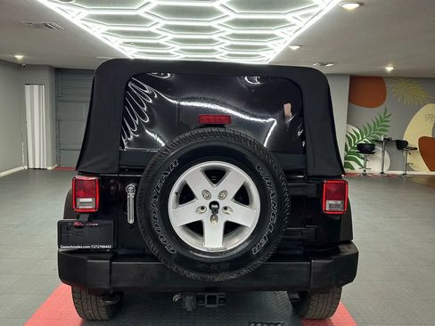 Used 2010 Jeep Wrangler Unlimited Sport image 5