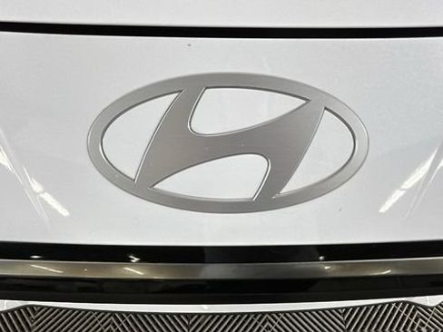 Certified 2025 Hyundai Elantra Limited FWD image 8