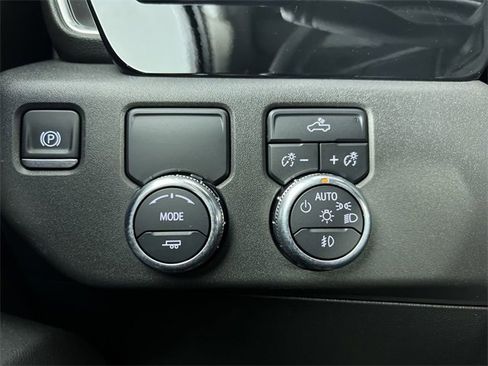 Used 2025 GMC Sierra 1500 Elevation image 18