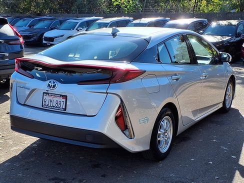Used 2019 Toyota Prius Prime Plus image 4