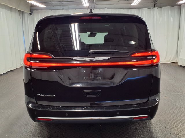 Used 2024 Chrysler Pacifica Touring-L FWD image 5