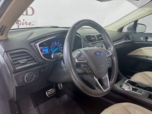 Used 2018 Ford Fusion Titanium image 11