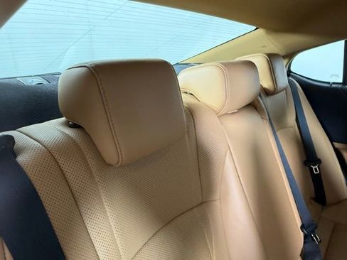 Certified 2023 Lexus ES 300h w/ Luxury Package image 28