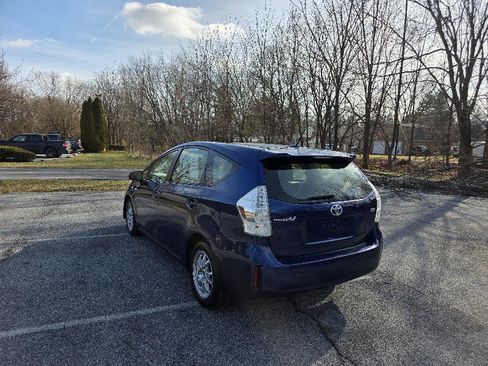 Used 2014 Toyota Prius V Three image 4