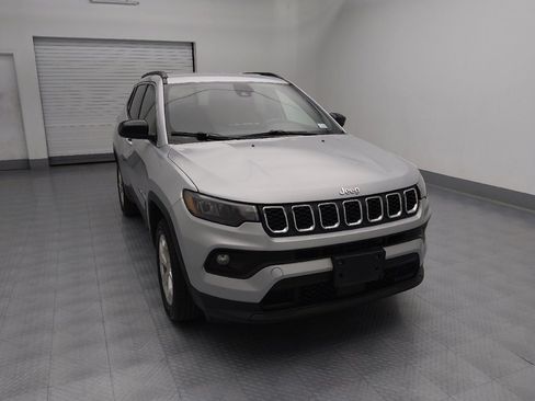 Used 2024 Jeep Compass Latitude image 14