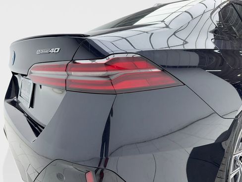 Used 2025 BMW i5 eDrive40i w/ Executive Package image 7