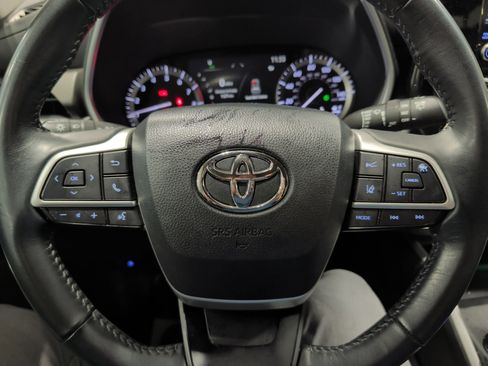 Used 2022 Toyota Highlander XLE image 9