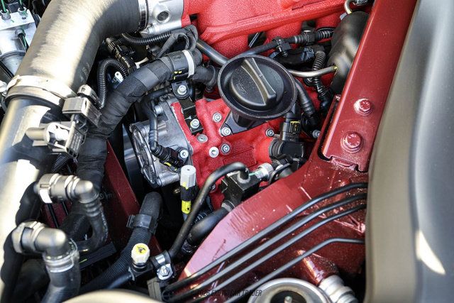 Used 2025 Ferrari Roma Spider RWD image 28