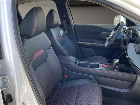 New 2025 Nissan Kicks SR image 11