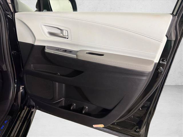 Used 2025 Toyota Sienna XLE w/ XLE Plus Package FWD image 15