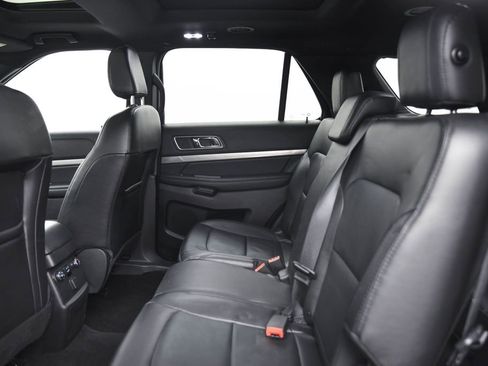 Used 2018 Ford Explorer XLT w/ Equipment Group 202A image 12