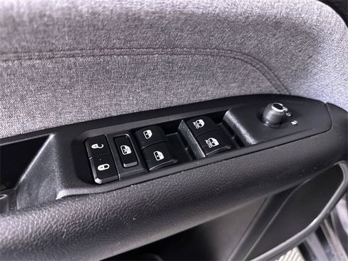 Used 2024 Jeep Compass Latitude image 24