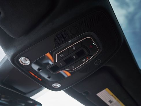 Used 2025 Lamborghini Urus SE image 81