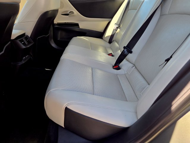 Used 2023 Lexus ES 350 w/ Premium Package FWD image 11