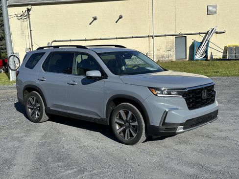 Used 2024 Honda Pilot Elite image 2