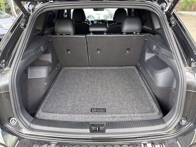 Used 2025 Volkswagen Tiguan SE R-Line AWD/4WD image 30