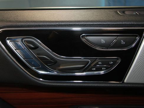 Used 2024 Lincoln Navigator Reserve image 9