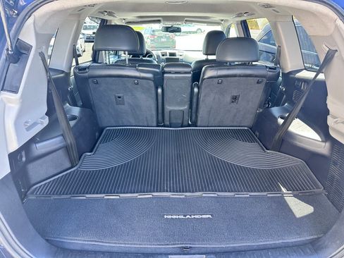 Used 2012 Toyota Highlander Limited w/ Tow Pkg AWD/4WD image 8
