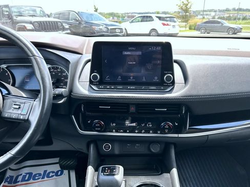 Used 2023 Nissan Rogue SL AWD/4WD image 13
