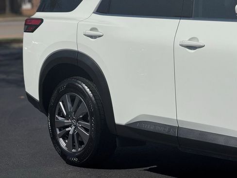 Used 2024 Nissan Pathfinder SV image 9