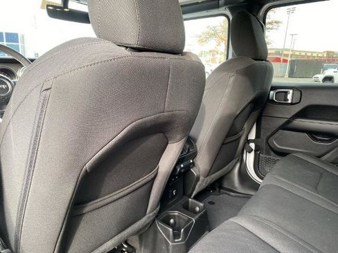 Used 2023 Jeep Gladiator Overland image 29