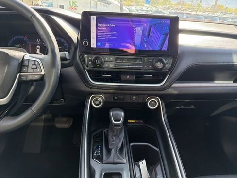 Used 2025 Toyota Grand Highlander AWD image 27