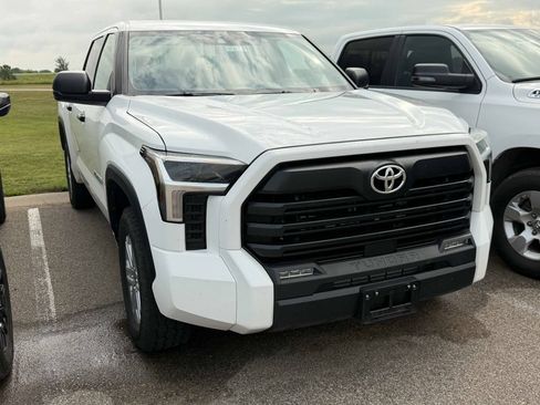 Used 2022 Toyota Tundra SR5 AWD/4WD image 3