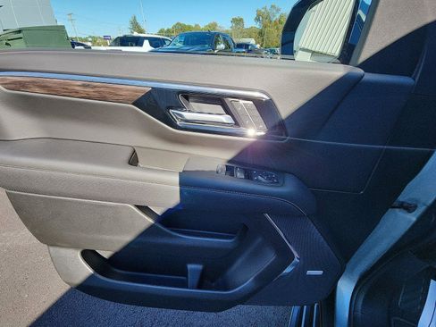 New 2026 Chevrolet Suburban Premier w/ Sun And Tow Package image 18