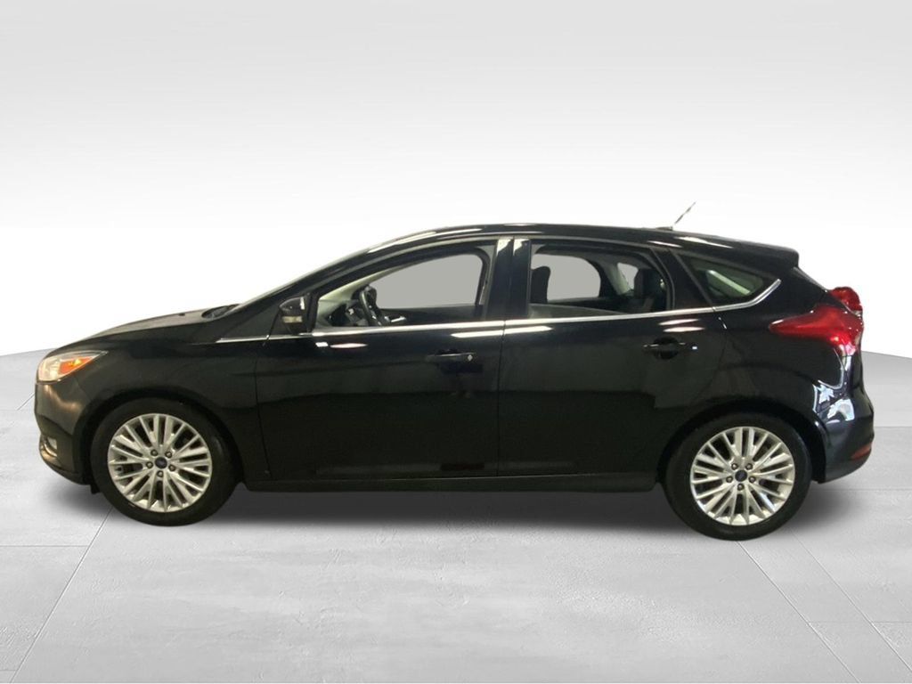 Used 2017 Ford Focus Titanium w/ Titanium Technology Package FWD image 6