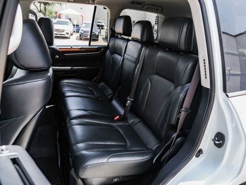 Used 2021 Lexus LX 570 4WD w/ Luxury Package image 39
