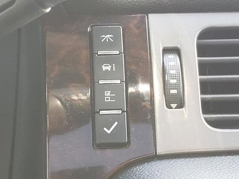 Used 2011 GMC Yukon XL Denali image 24